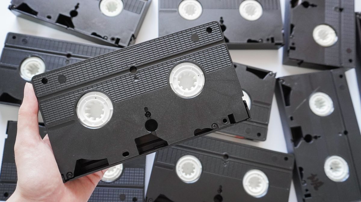VHS znají jen z vyprávění. Nahrávky pro ně zachovává digitální přepis